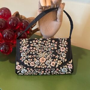 Zita Vintage clutch black with embroidered flowers and pearls